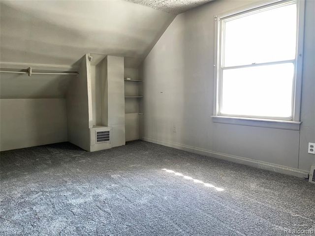 940 Saint Johns Boulevard, Lincoln Park, MI 48146
