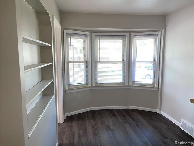 940 Saint Johns Boulevard, Lincoln Park, MI 48146