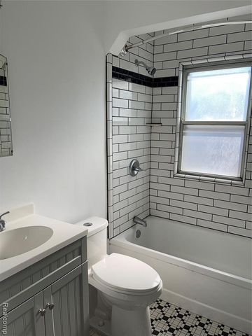 940 Saint Johns Boulevard, Lincoln Park, MI 48146
