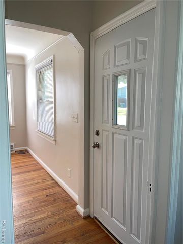 940 Saint Johns Boulevard, Lincoln Park, MI 48146