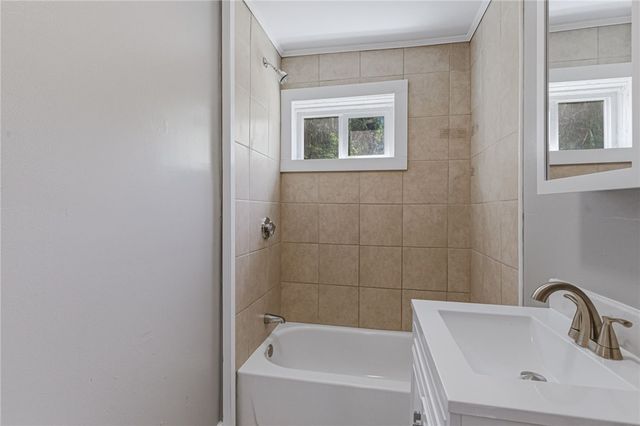 428 9th Avenue, Woonsocket, RI 02895