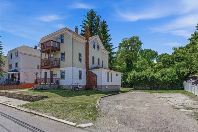 428 9th Avenue, Woonsocket, RI 02895