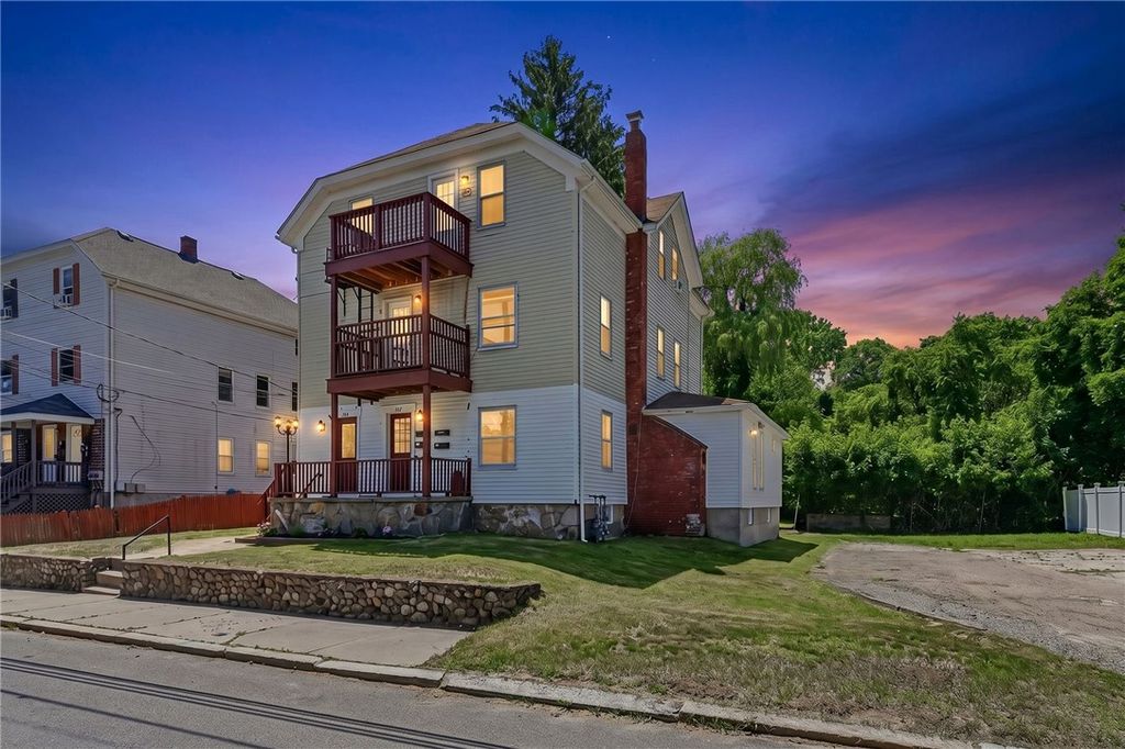 428 9th Avenue, Woonsocket, RI 02895