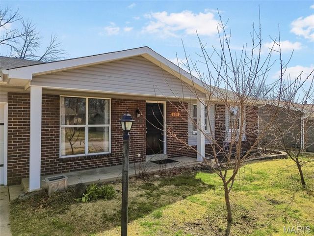 626 Lime Rock Drive, St Charles, MO 63304
