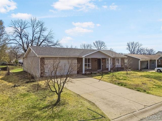 626 Lime Rock Drive, St Charles, MO 63304