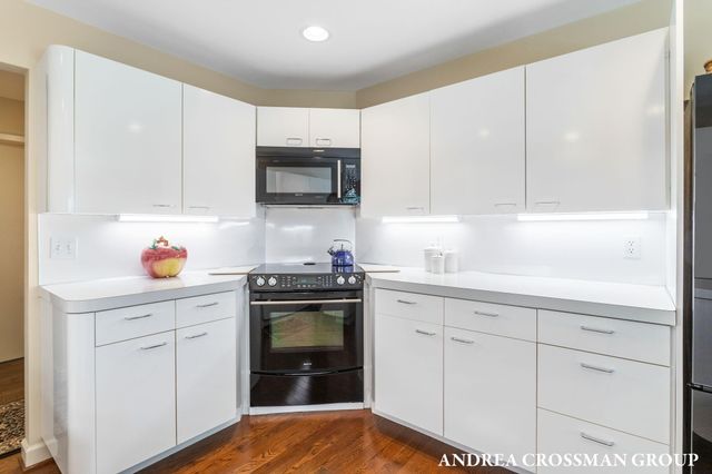 2003 W Lakewood Boulevard, Holland, MI 49424