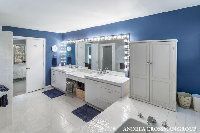 2003 W Lakewood Boulevard, Holland, MI 49424