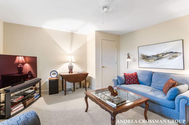 2003 W Lakewood Boulevard, Holland, MI 49424