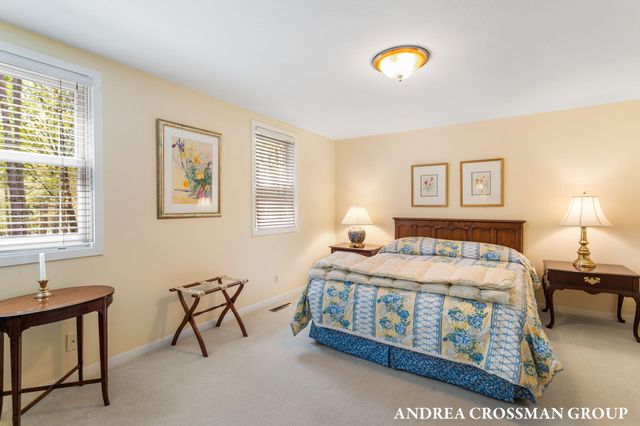 2003 W Lakewood Boulevard, Holland, MI 49424