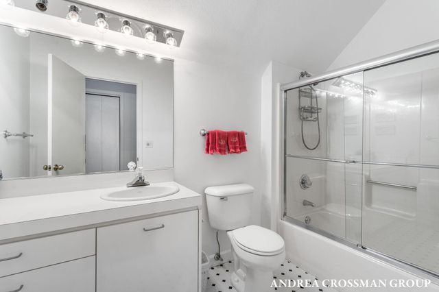 2003 W Lakewood Boulevard, Holland, MI 49424