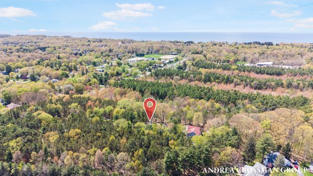 2003 W Lakewood Boulevard, Holland, MI 49424