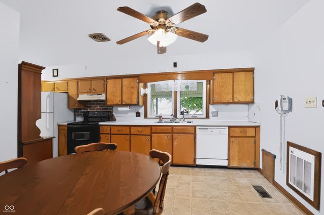 455 E US HWY 52, Rushville, IN 46173