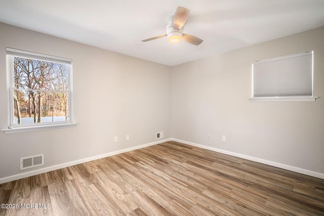 12 6th Street, Barnegat, NJ 08005