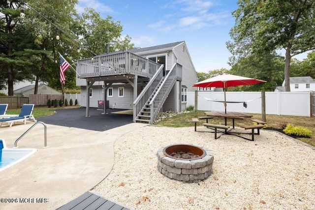 12 6th Street, Barnegat, NJ 08005