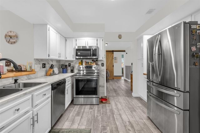 5202 SYDNEY ROAD, Fruitland Park, FL 34731