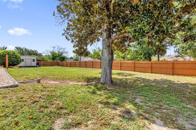 5202 SYDNEY ROAD, Fruitland Park, FL 34731