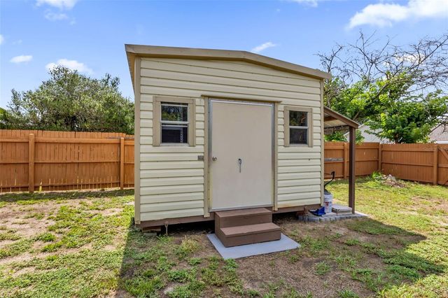 5202 SYDNEY ROAD, Fruitland Park, FL 34731