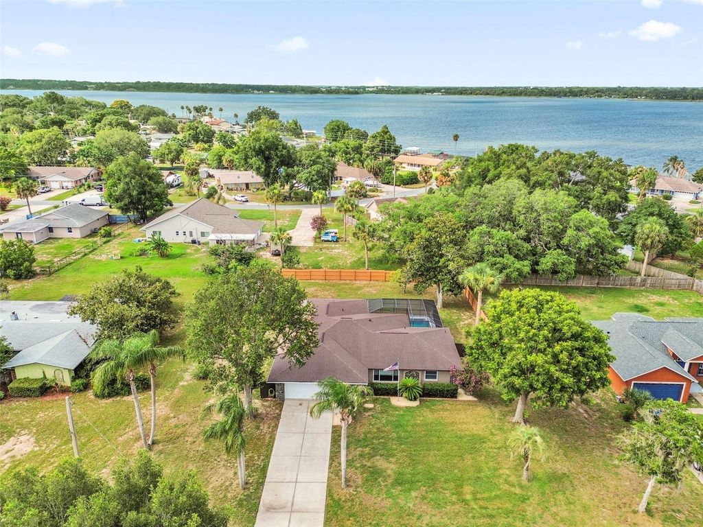 5202 SYDNEY ROAD, Fruitland Park, FL 34731