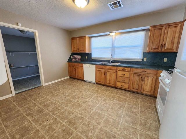 2401 SW Park Ave, Lawton, OK 73505