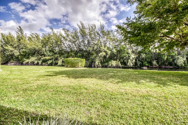 120 Lake Meryl Drive 117, West Palm Beach, FL 33411