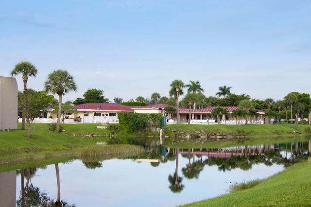 120 Lake Meryl Drive 117, West Palm Beach, FL 33411