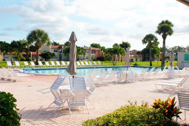 120 Lake Meryl Drive 117, West Palm Beach, FL 33411