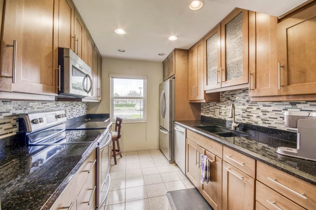 120 Lake Meryl Drive 117, West Palm Beach, FL 33411