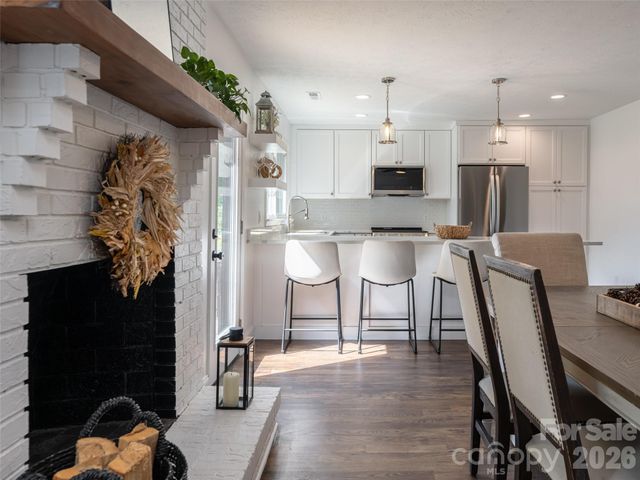 21 W Chapel Road, Asheville, NC 28803