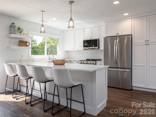 21 W Chapel Road, Asheville, NC 28803