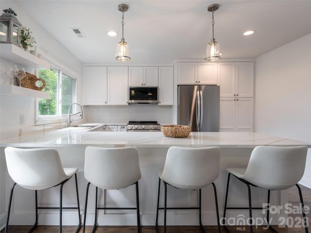 21 W Chapel Road, Asheville, NC 28803