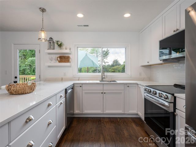21 W Chapel Road, Asheville, NC 28803