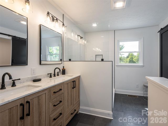 21 W Chapel Road, Asheville, NC 28803