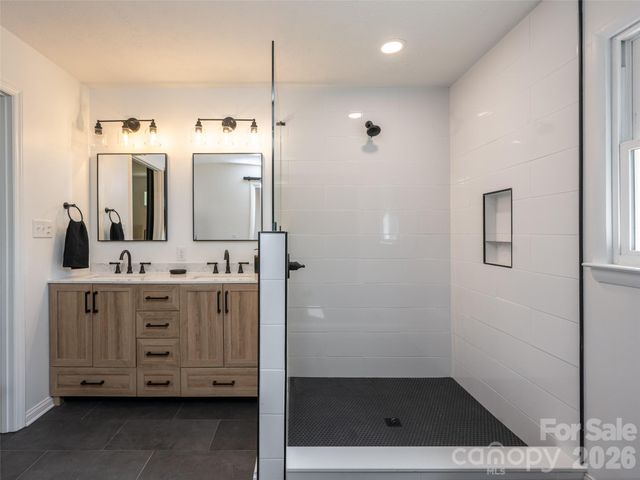 21 W Chapel Road, Asheville, NC 28803