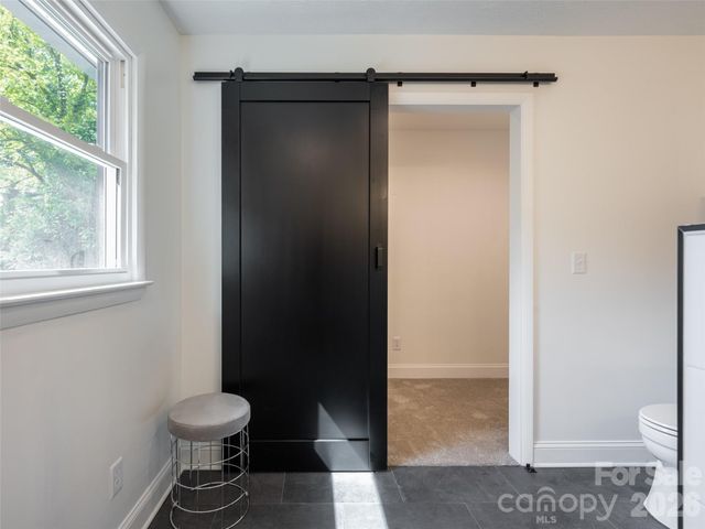 21 W Chapel Road, Asheville, NC 28803