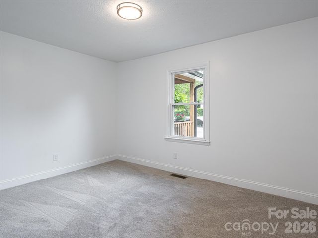21 W Chapel Road, Asheville, NC 28803