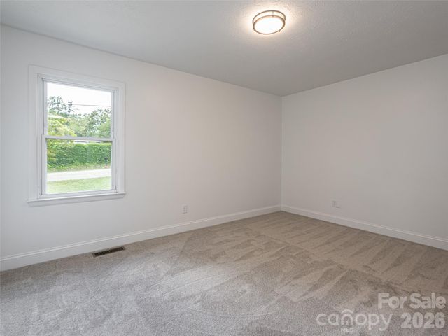 21 W Chapel Road, Asheville, NC 28803