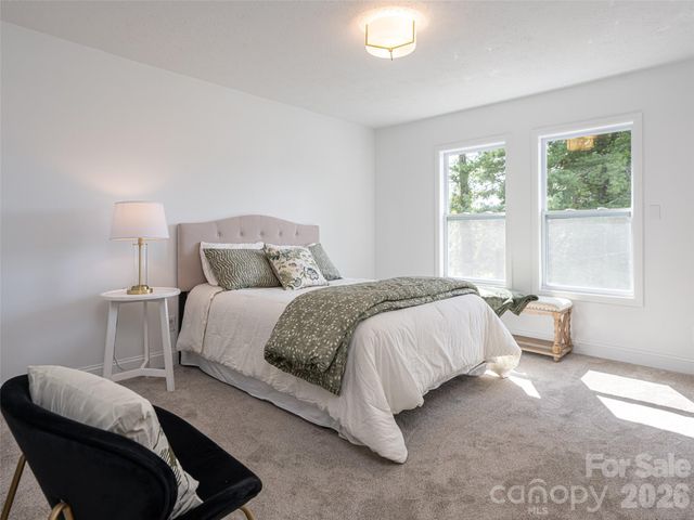 21 W Chapel Road, Asheville, NC 28803