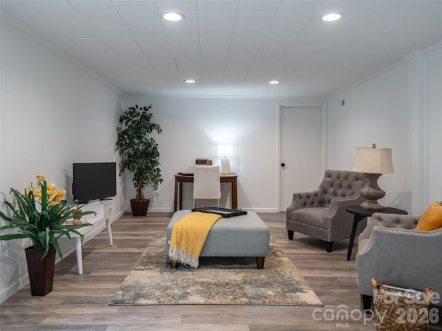 21 W Chapel Road, Asheville, NC 28803