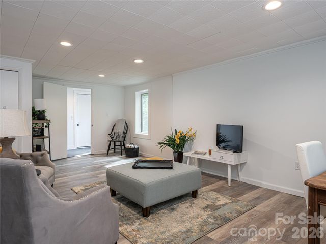 21 W Chapel Road, Asheville, NC 28803