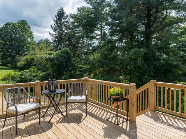 21 W Chapel Road, Asheville, NC 28803
