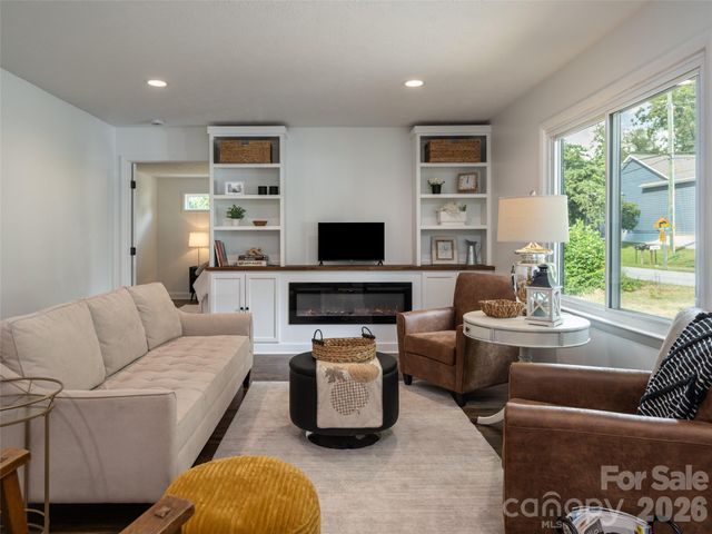 21 W Chapel Road, Asheville, NC 28803