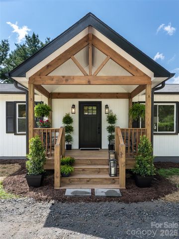 21 W Chapel Road, Asheville, NC 28803