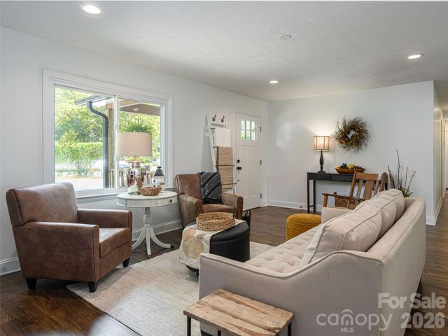 21 W Chapel Road, Asheville, NC 28803