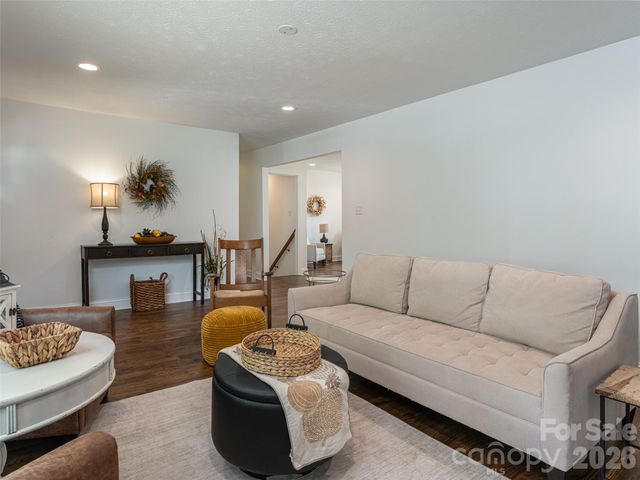 21 W Chapel Road, Asheville, NC 28803