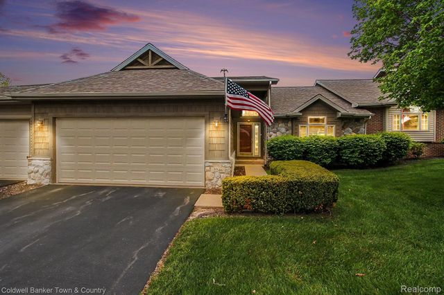 2246 Willow Tree Drive, Brighton, MI 48116