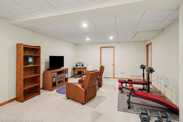 2246 Willow Tree Drive, Brighton, MI 48116