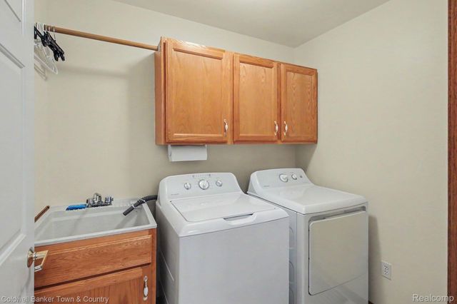 2246 Willow Tree Drive, Brighton, MI 48116