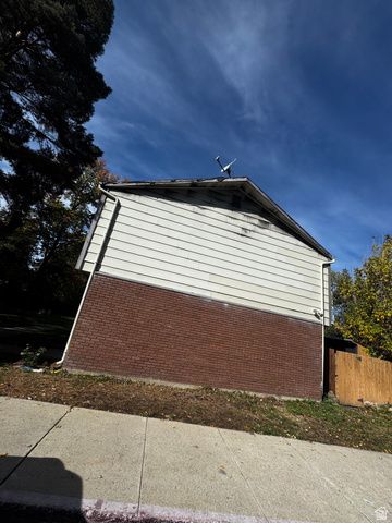 6030 S 2075 E, Holladay, UT 84121