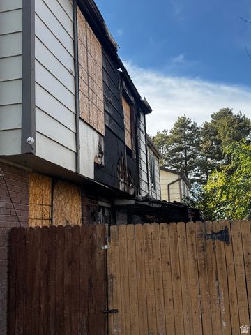 6030 S 2075 E, Holladay, UT 84121