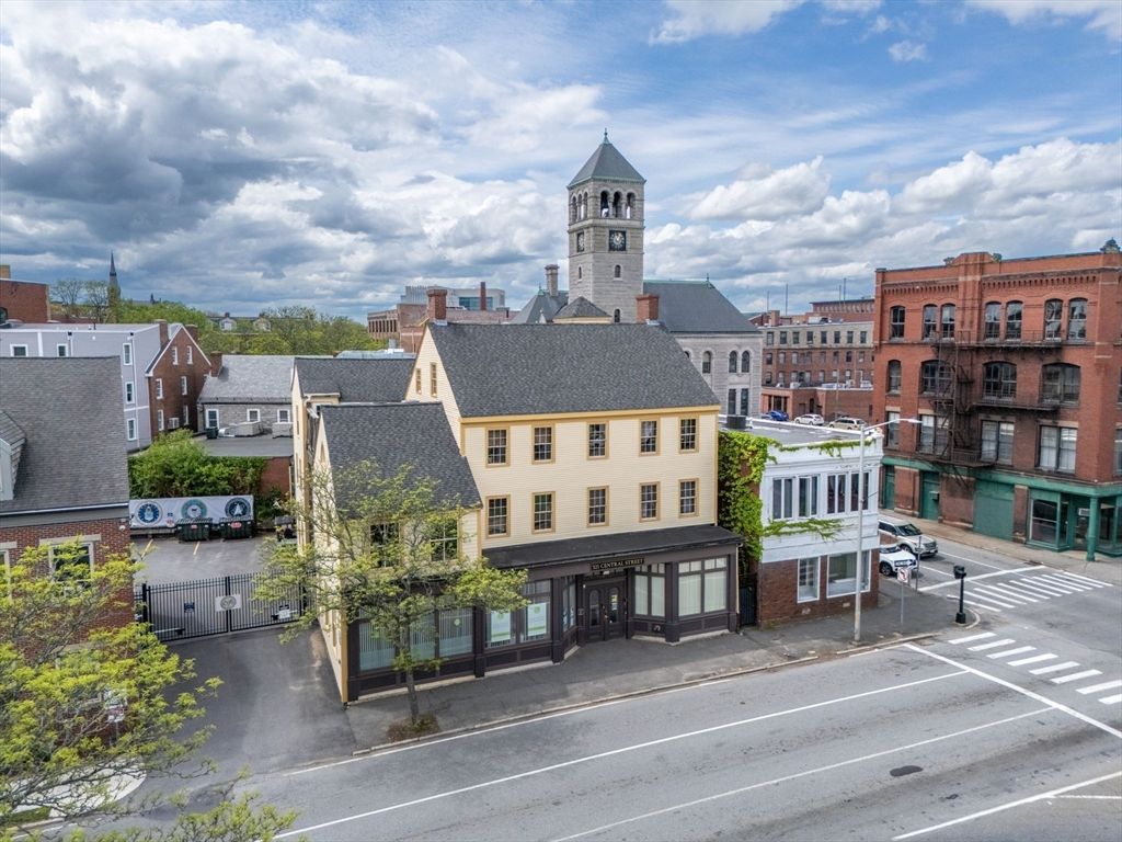 321 Central St, Lowell, MA 01852